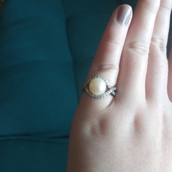Sterling Silver and Pearl Ring - Picture 2 of 8